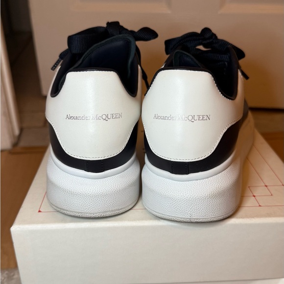 Alexander McQueen Navy and White Sneakers - Picture 2 of 9